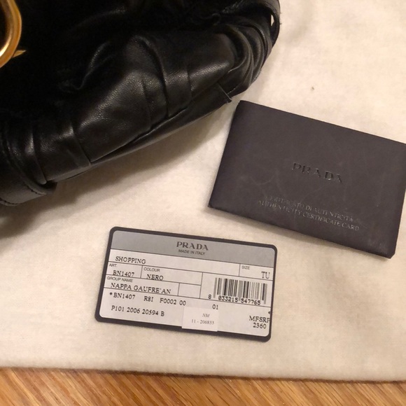 100% authentic Prada tote bag in black leather - Picture 6 of 10